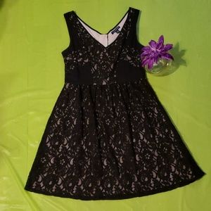 American Eagle lace dress